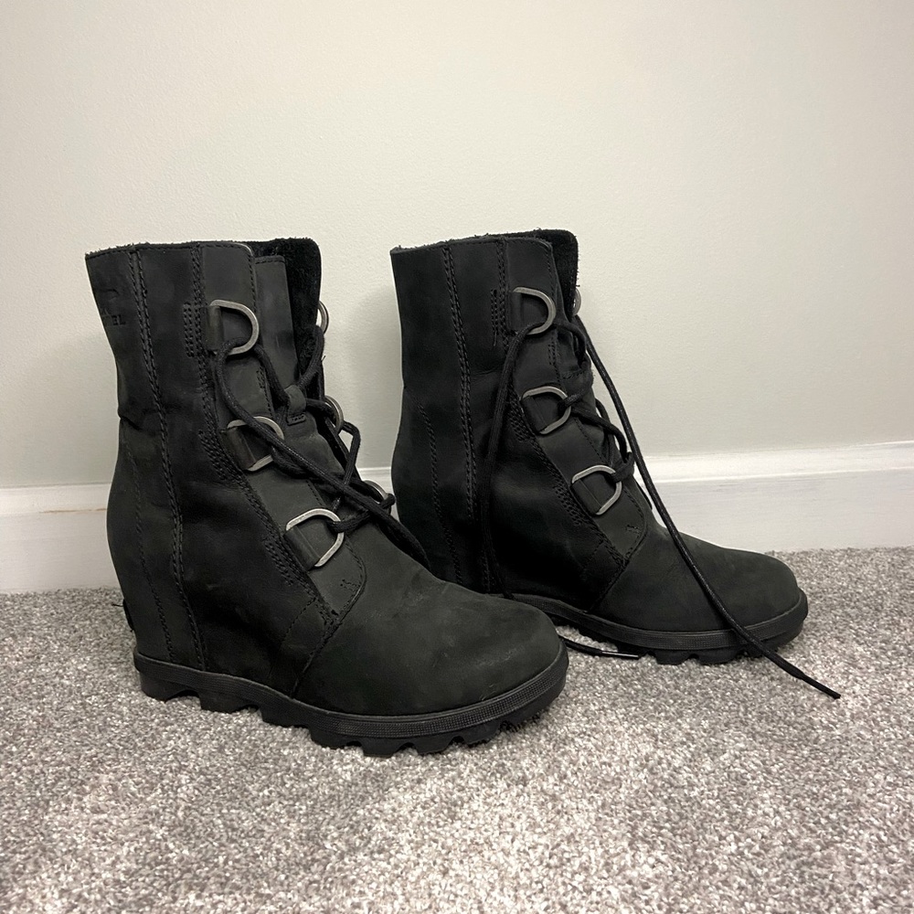 Sorel Joan of Artic Wedge Snow Boot Worn Once Size 6.5